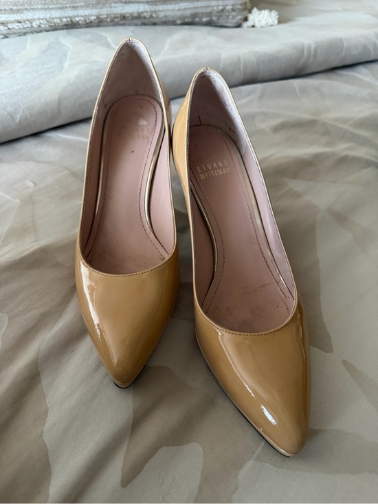 Stuart Weitzman Shoes - Stuart Weitzman Women’s Beige Patent Leather Pointed-Toe Pumps
